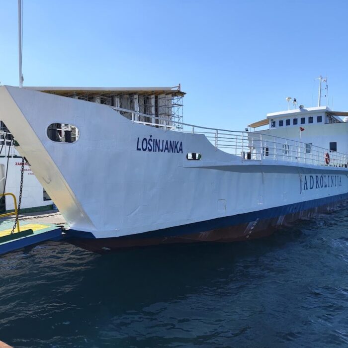 Jadrolinja Fähre nach Otok Kaprije - Jadrolinja ferry to Kaprije Island